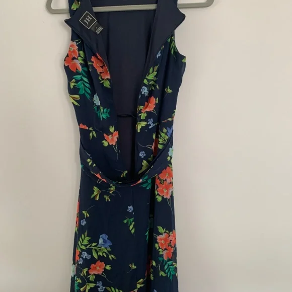 Floral dress - Picture 3 of 10